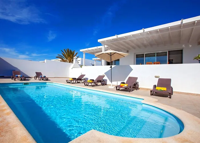 Captains Retreat Villa *